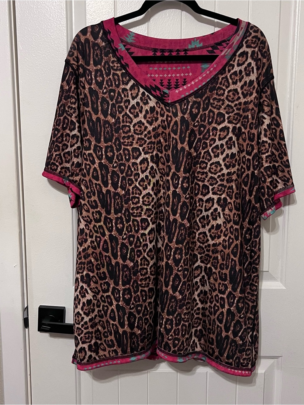 Sterling Kreek Pink Aztec/Leopard Reversible V-Neck 2X - Picture 7 of 10